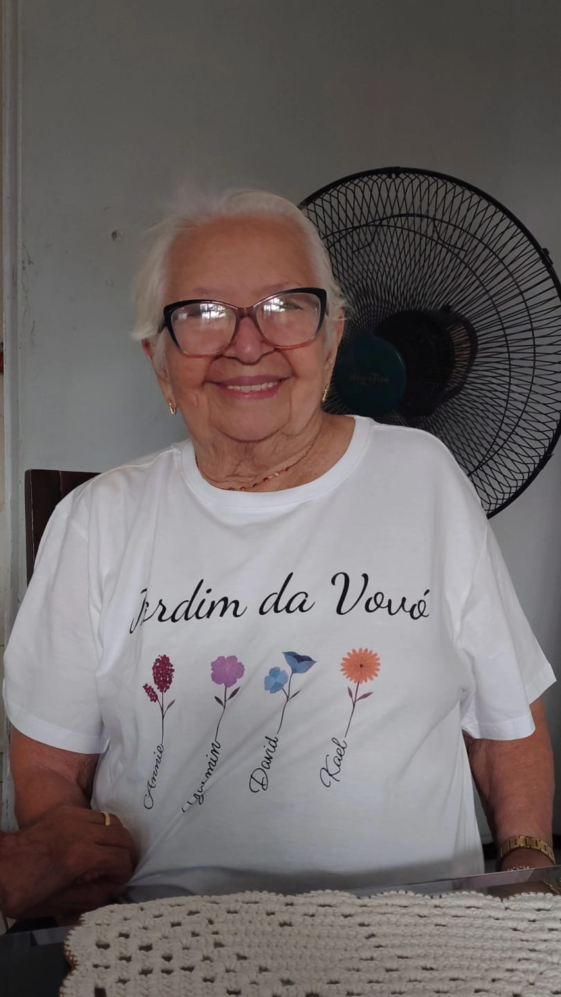 Customer photo review of Camiseta Personalizada Jardim da Vovó - BRANCA - Algodão 100%