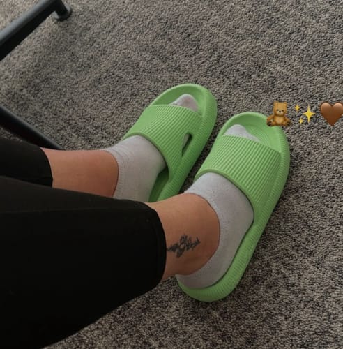 Customer photo review of HappyFlops