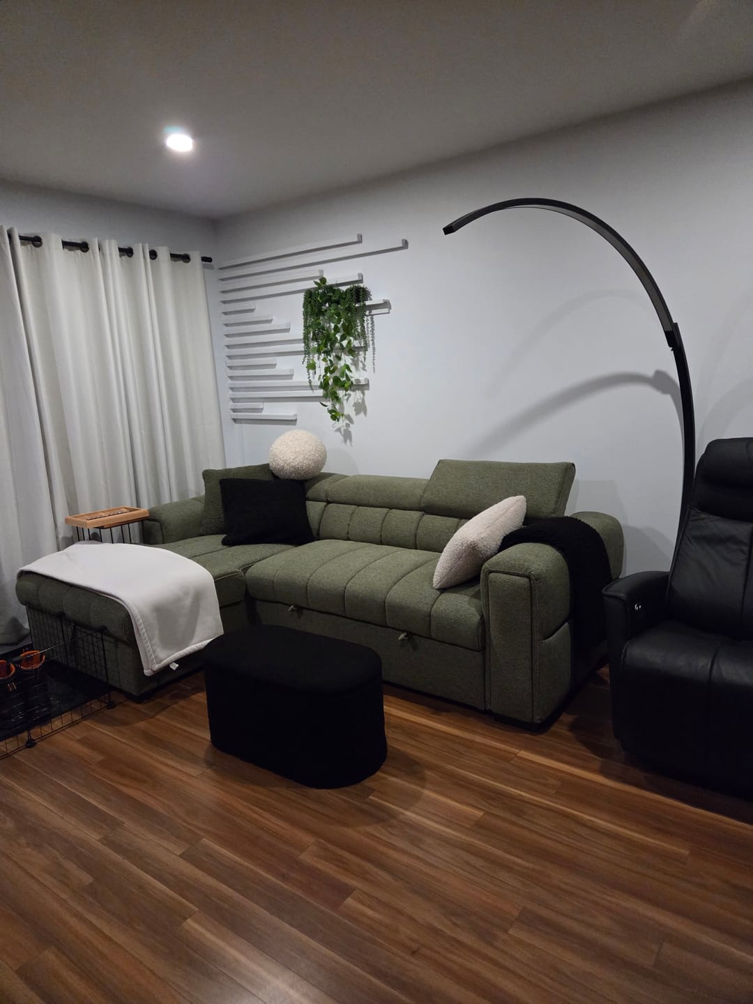 Customer photo review of VICTOR - Sofa lit 99" avec rangement vert