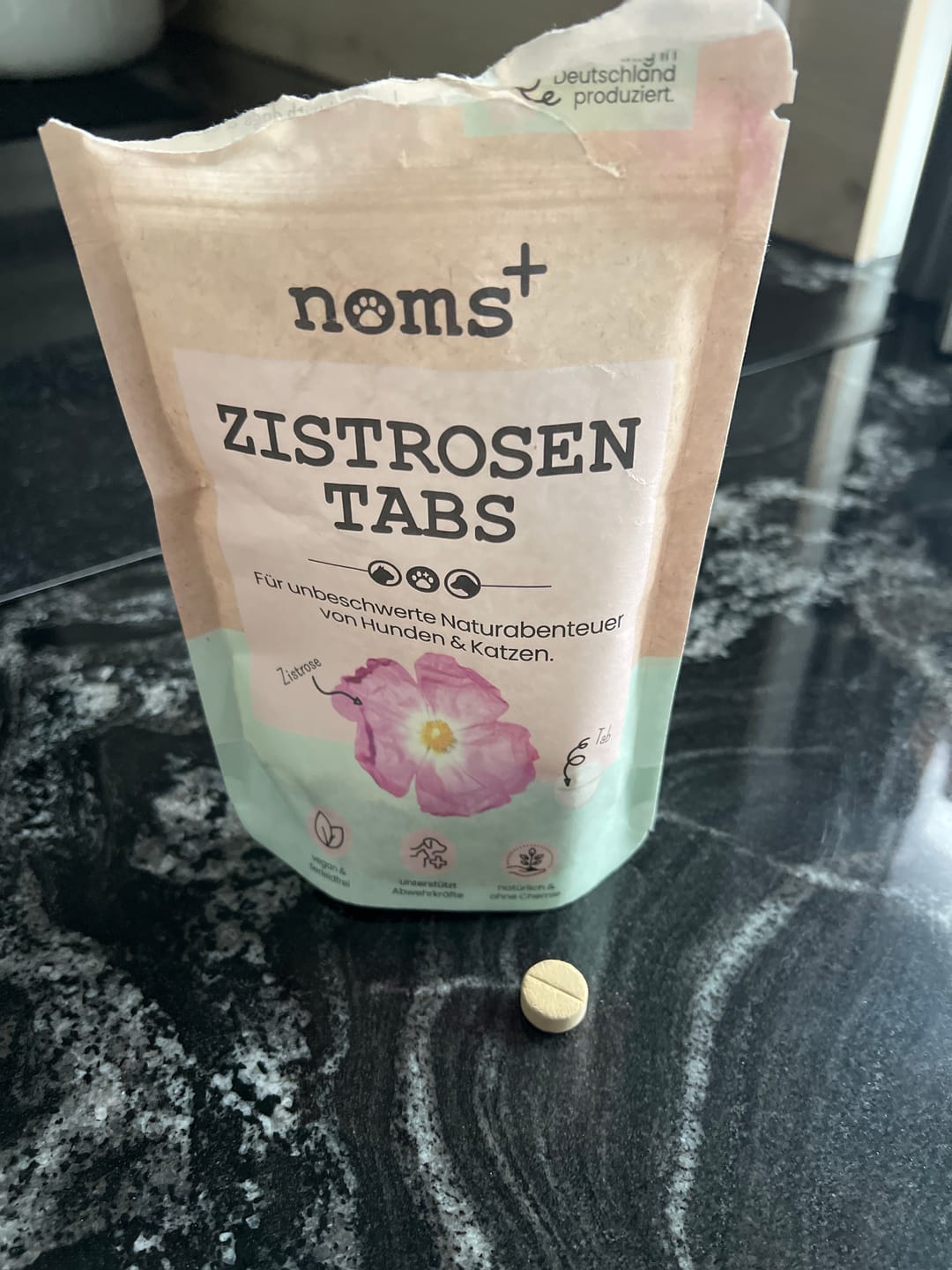 Customer photo review of Zistrosen Tabs - 100% natürliches Zistrosen-Leckerli für Wald- & Wiesenspaziergänge