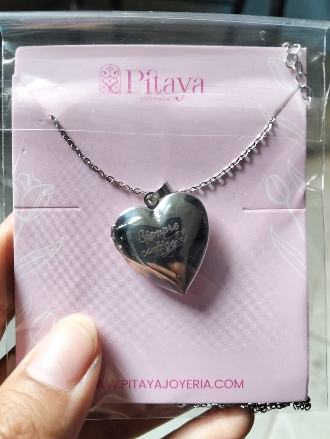 Customer photo review of Relicario Love Personalizado