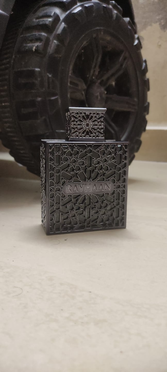 Customer photo review of Rayhaan Obsidian Eau De Parfum For Unisex