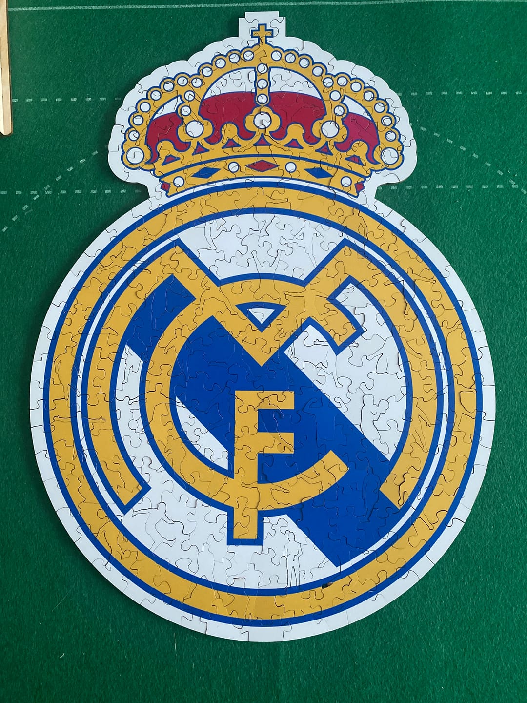 Customer photo review of Real Madrid CF® Logo - Puzzle de Madera
