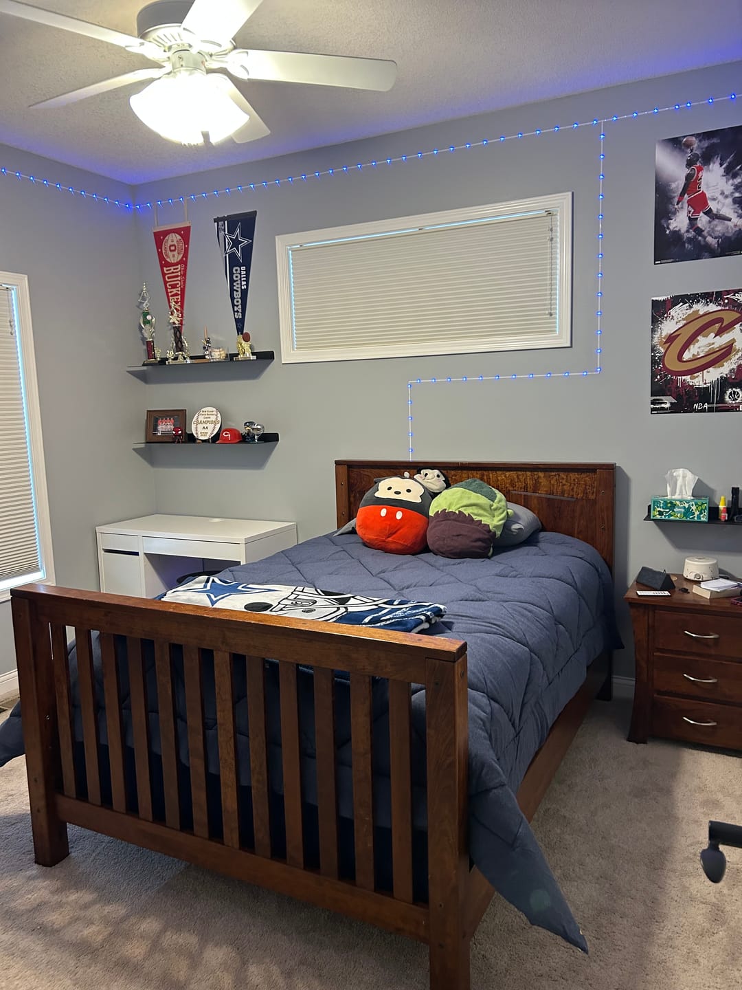 Customer photo review of Modern Metal Floating Shelf - Minimalist Wall Storage & Display