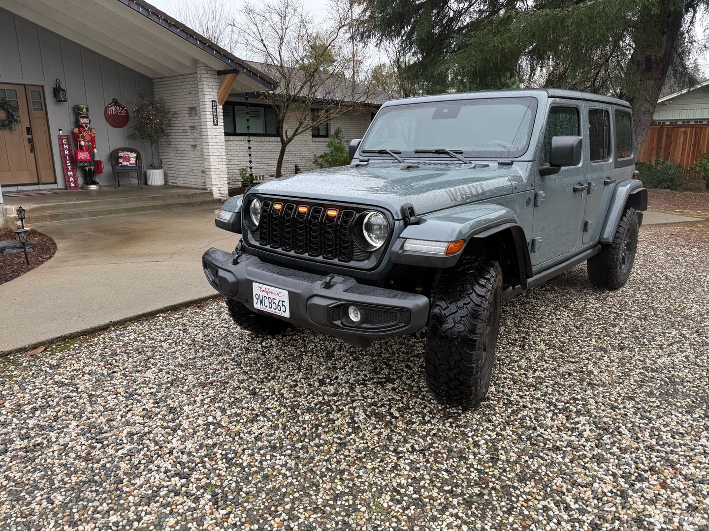 Customer photo review of Prerunner Amber/RGB Lights for 2024 JL JT Grille
