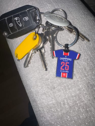 Customer photo review of Porte-clés métal maillot foot PARIS SG COLLECTOR CHAMPIONS D'EUROPE CHAMPIONS LEAGUE 2025 - TEAMCOQUES
