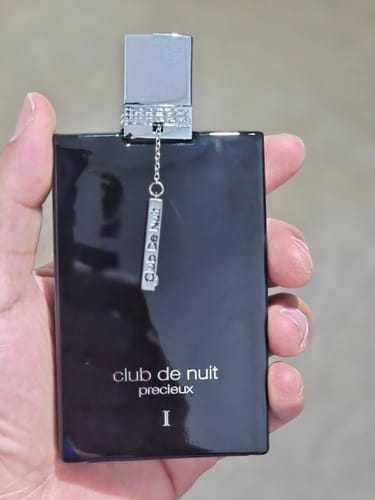 Reseña con foto de un cliente sobre Perfume ARMAF Club de Nuit Precieux I 55ml Extrait de Parfum