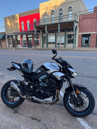 Customer photo review of Daytona Glide Modular Motorcycle Helmet - DOT Approved, Bluetooth Ready, Dual Visor, Men/Women/Youth- Shark Blu