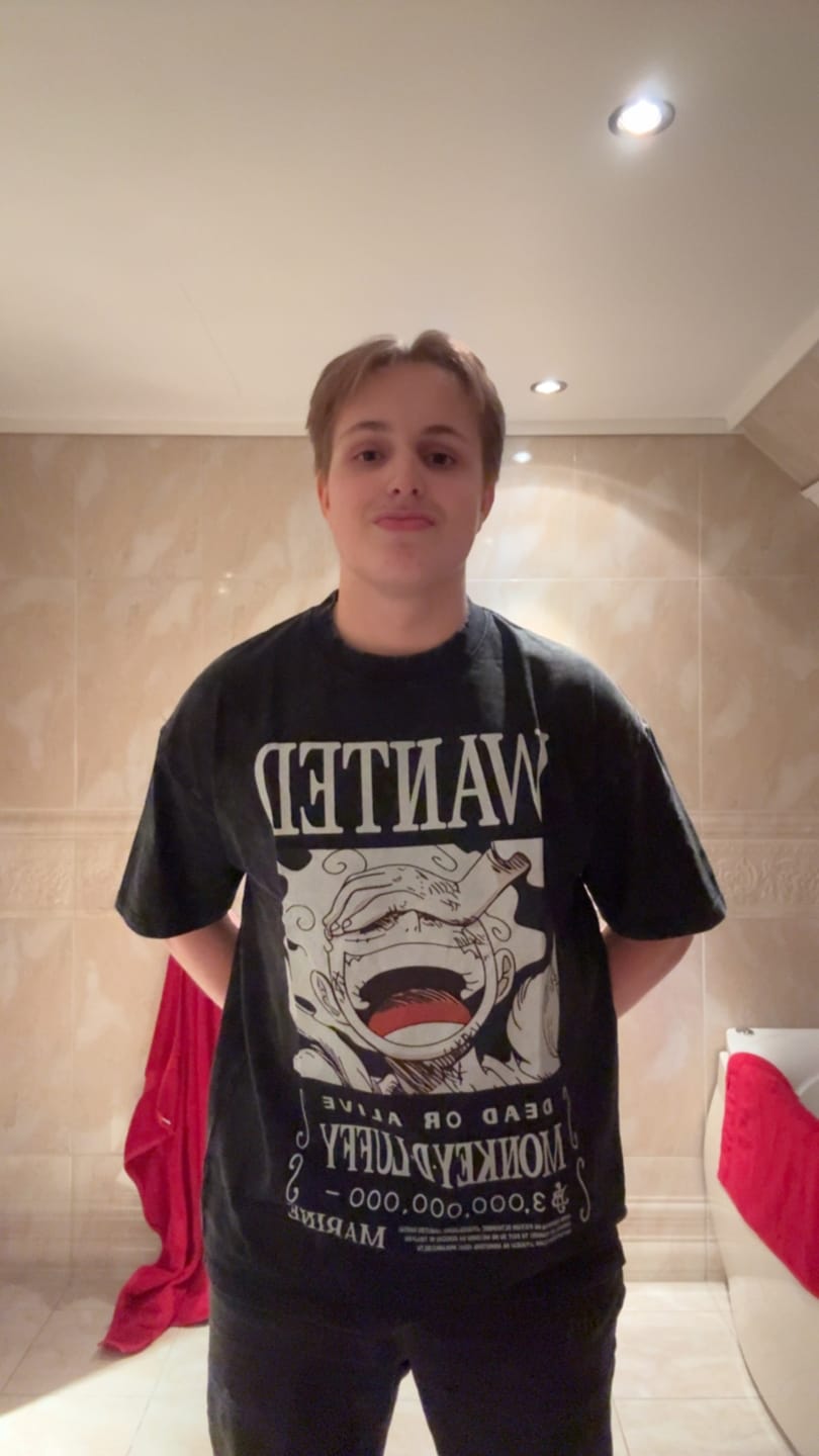 Customer photo review of Luffy Gear 5 - Wanted T-shirt