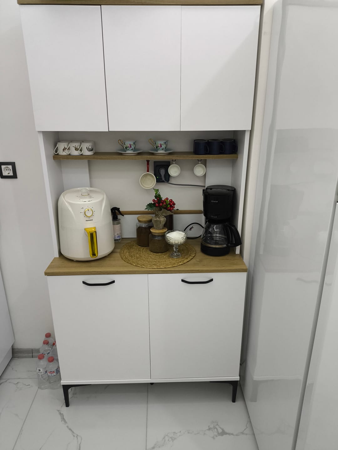 Customer photo review of Rani JE192 Çok Amaçlı Dolap 5 Kapaklı Kiler Mutfak Dolabı Beyaz - Sepet Ceviz
