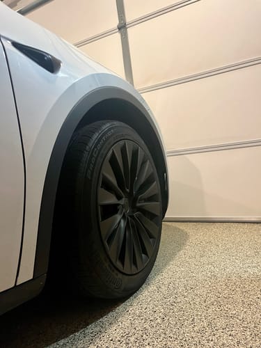 Customer photo review of TESPLUS 19'' Nova Style Wheel Cover Black For Model Y