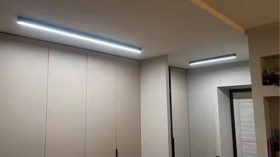 Customer photo review of WOMO Lineare LED Deckenleuchte Flur Lang Schmal Metall-WM1003