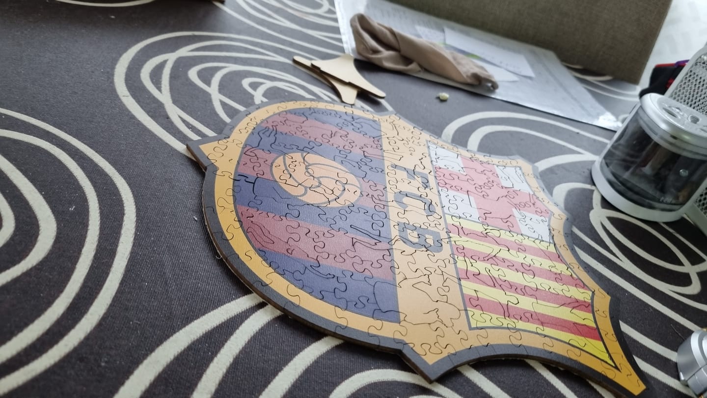 Customer photo review of FC Barcelona® Logo - Puzzle de Madera