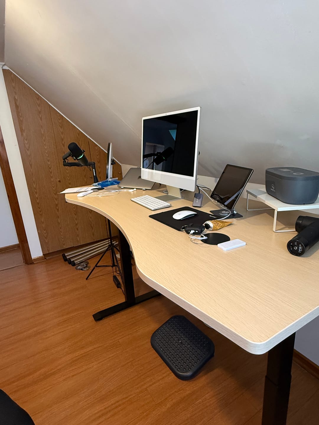 Customer photo review of Cubierta Standing Desk