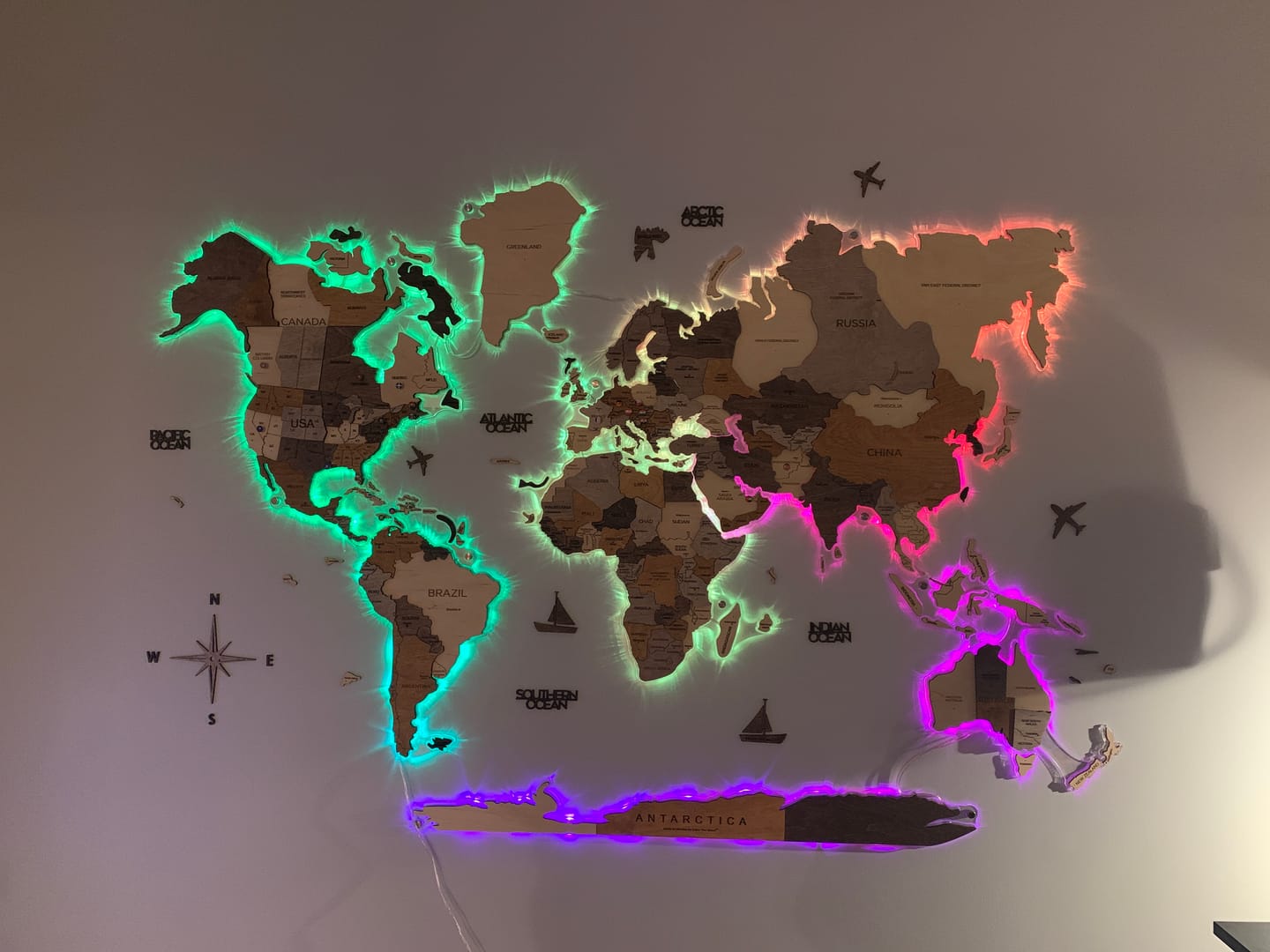 Customer photo review of 3D LED Wooden World Map 2.0 (with acrylic background)