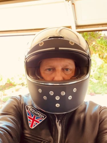 Customer photo review of DOT Daytona Retro Full Face Motorcycle Helmet: Vintage Style for Men, Women, & Youth - Dull Black W/ Dull Black Accents
