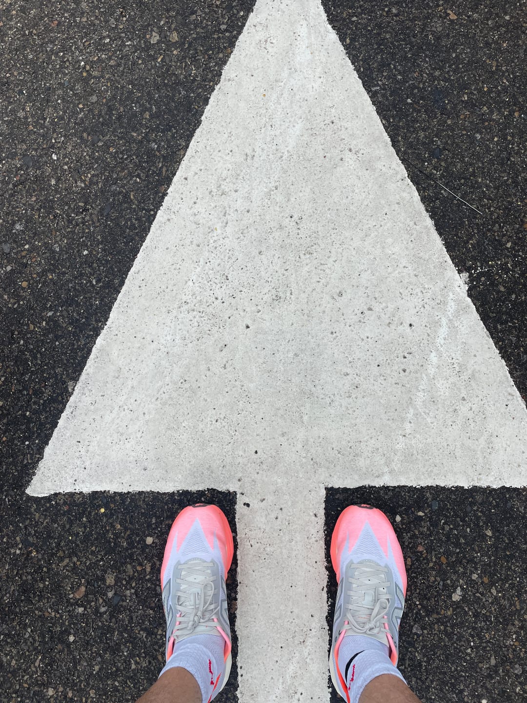 Customer photo review of New Balance TCS NYC Marathon FuelCell SuperComp Elite v5 Hombre Grapefruit Grey Matter