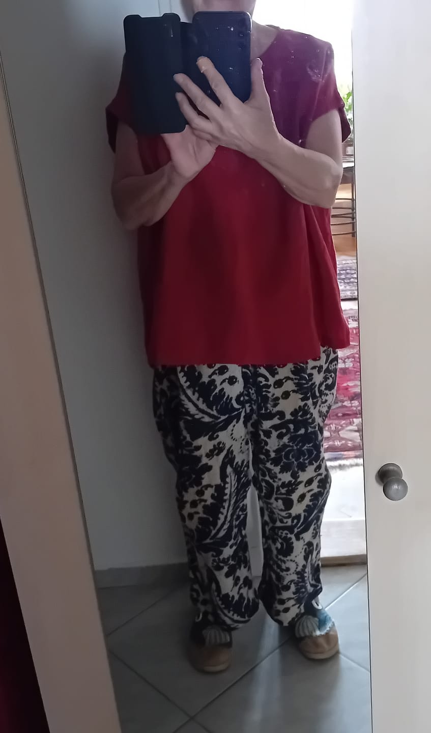 Customer photo review of Plus Size Women Summer Retro Flower Linen Wide-leg Pants