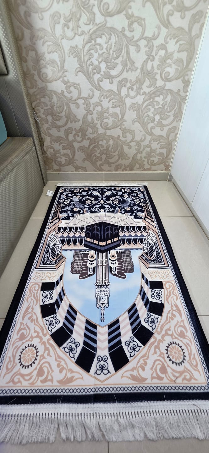 Customer photo review of Floral Kaaba  Padded Prayer Mat