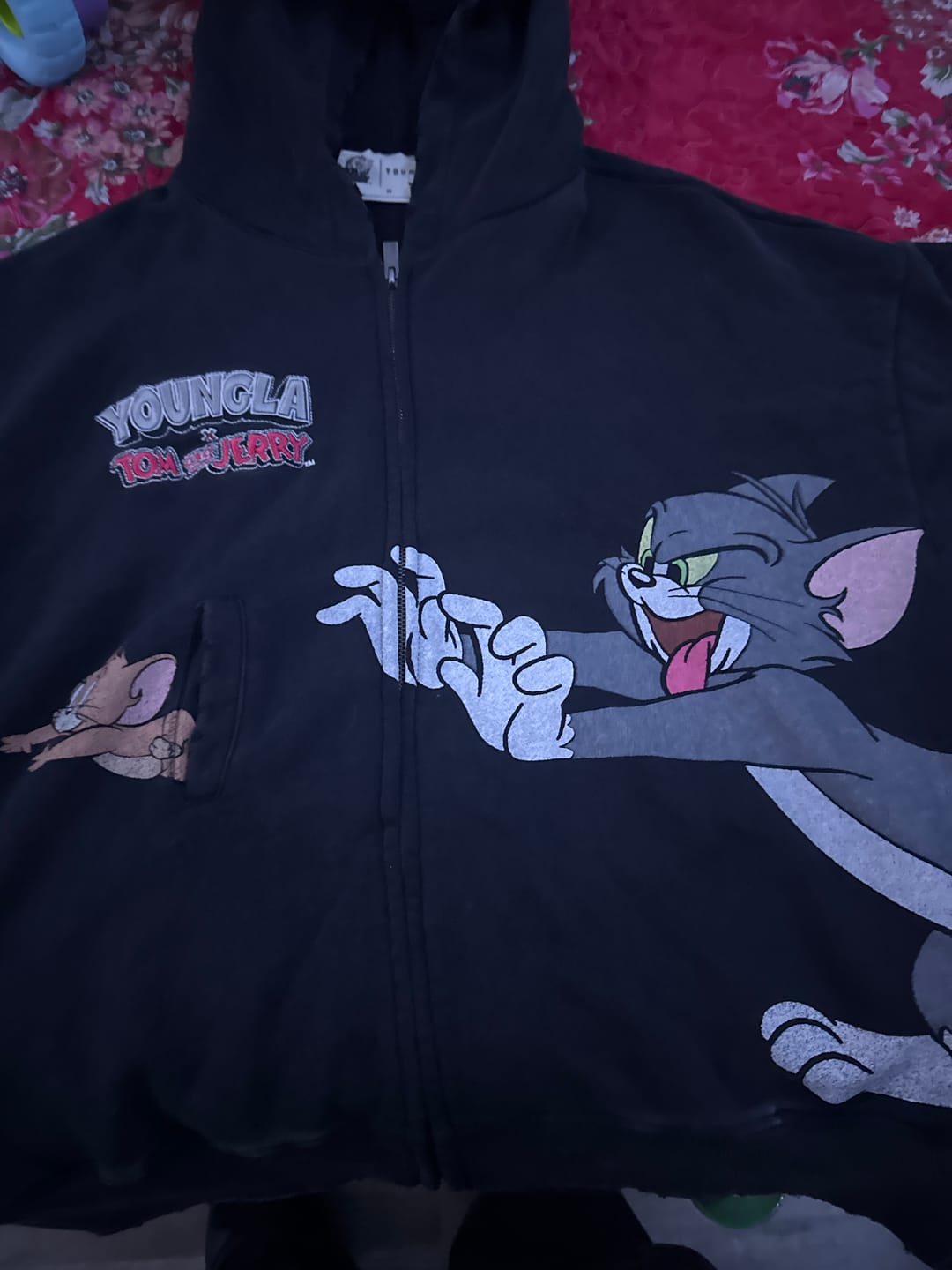 Customer photo review of 5179 - Tom & Jerry Zipup
