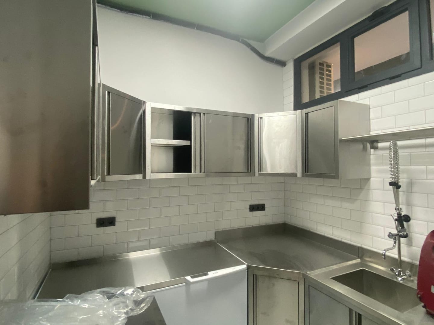 Customer photo review of RVS Wandkast met schuifdeuren | 1200x400x650(h)mm