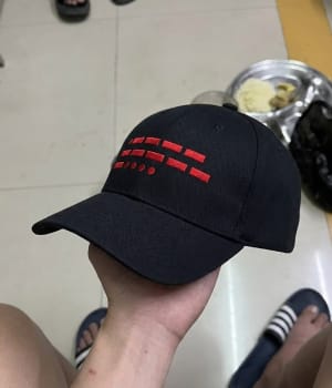 Customer photo review of 106 Morse Code Black-Red Cap