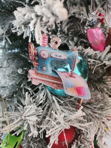 Customer photo review of Personalized Vintage Sewing Machine Acrylic Ornament With Name - For Christmas Seamstress Mom & Grandma's Holiday Gift