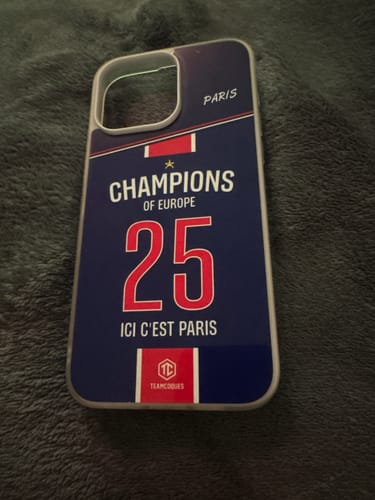 Customer photo review of Coque foot PARIS SG COLLECTOR CHAMPIONS D'EUROPE CHAMPIONS LEAGUE 2025 MAILLOT - TEAMCOQUES