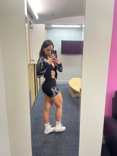 Customer photo review of Women's Void Tech™ Moonveil Zip-up Compression jacket [VOID BLACK]