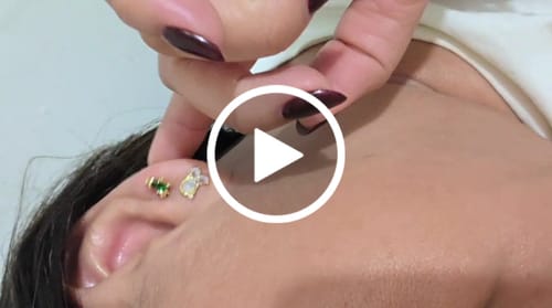 Customer video review of Aretes Princesas Studs