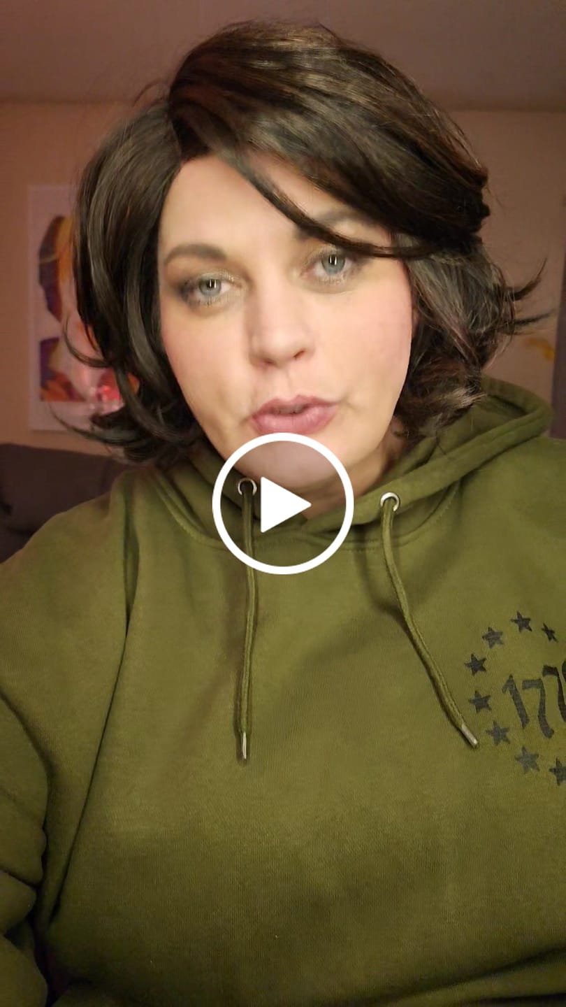 Customer video review of Don't Tread On Me 1776 Hoodie