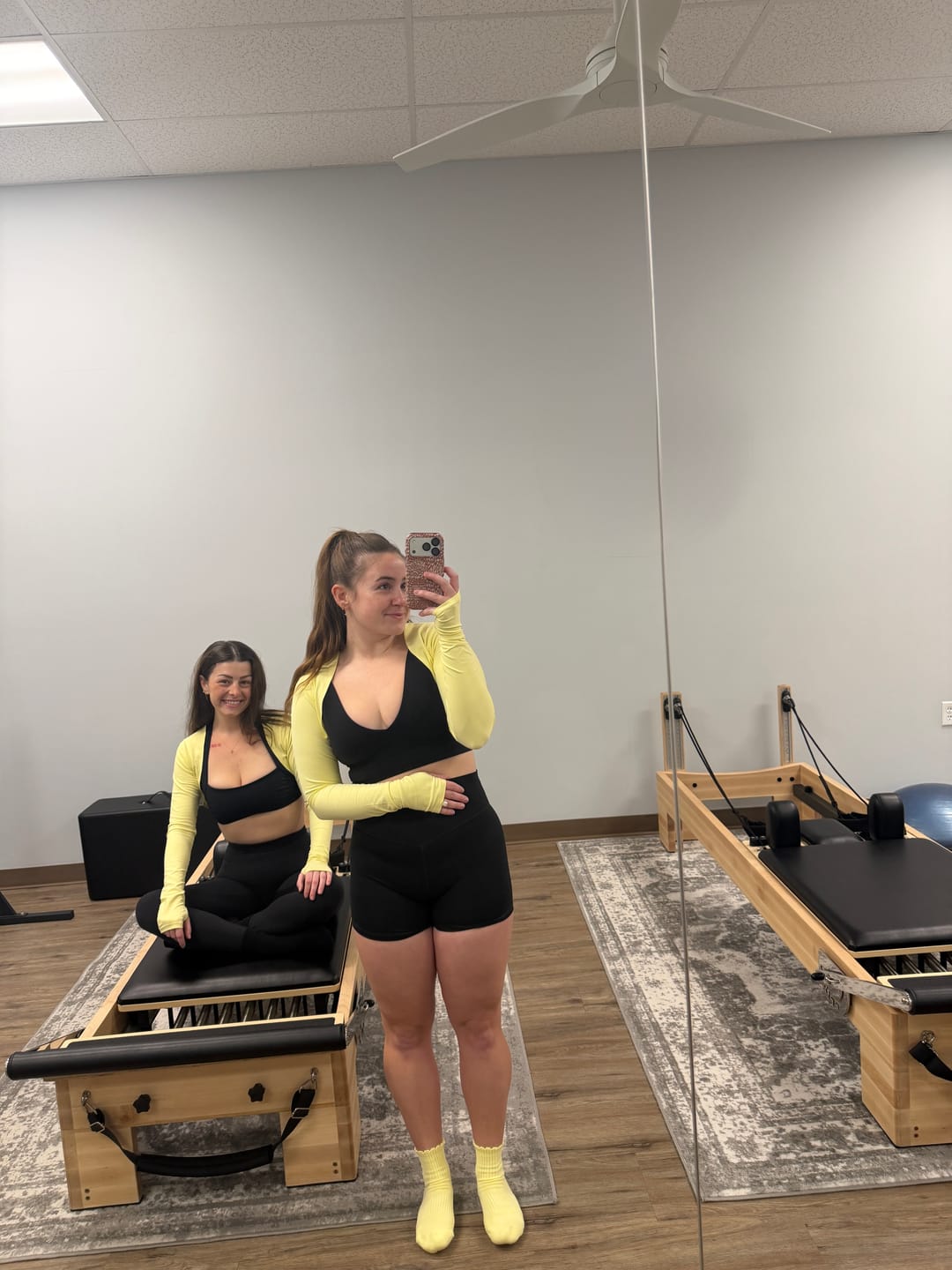 Customer photo review of Elliosa Grip Basics - Butter Yellow