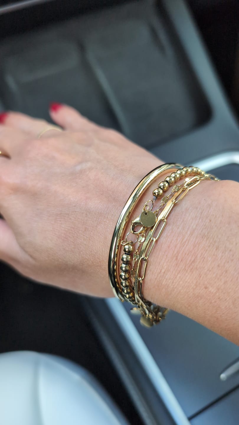 Customer photo review of Classic Oval Bangle