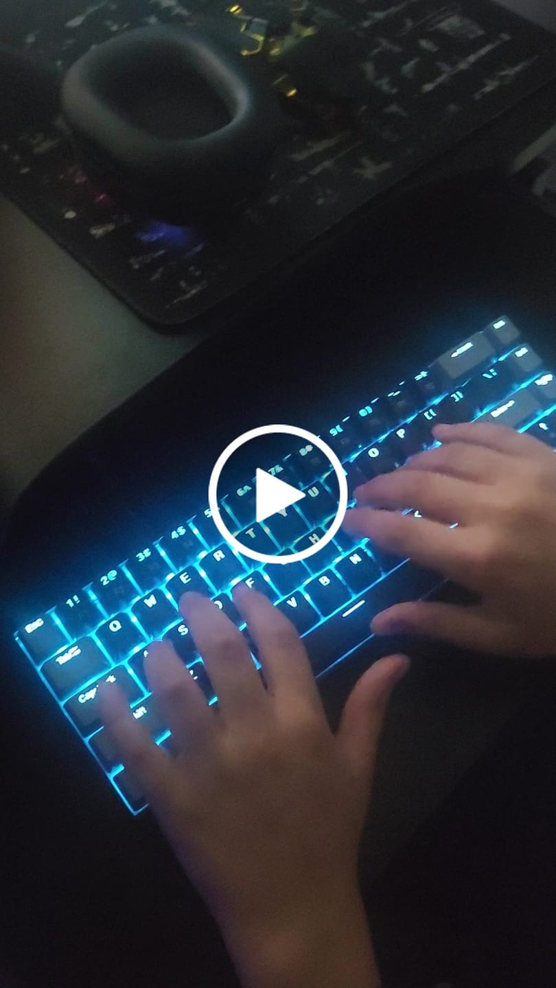 Customer video review of Tastatura Mecanica Gaming Timebox, 60%, Lumini LED, 68 taste, cu cablu Type-C, Red Swtich, Portabila, Negru Gri