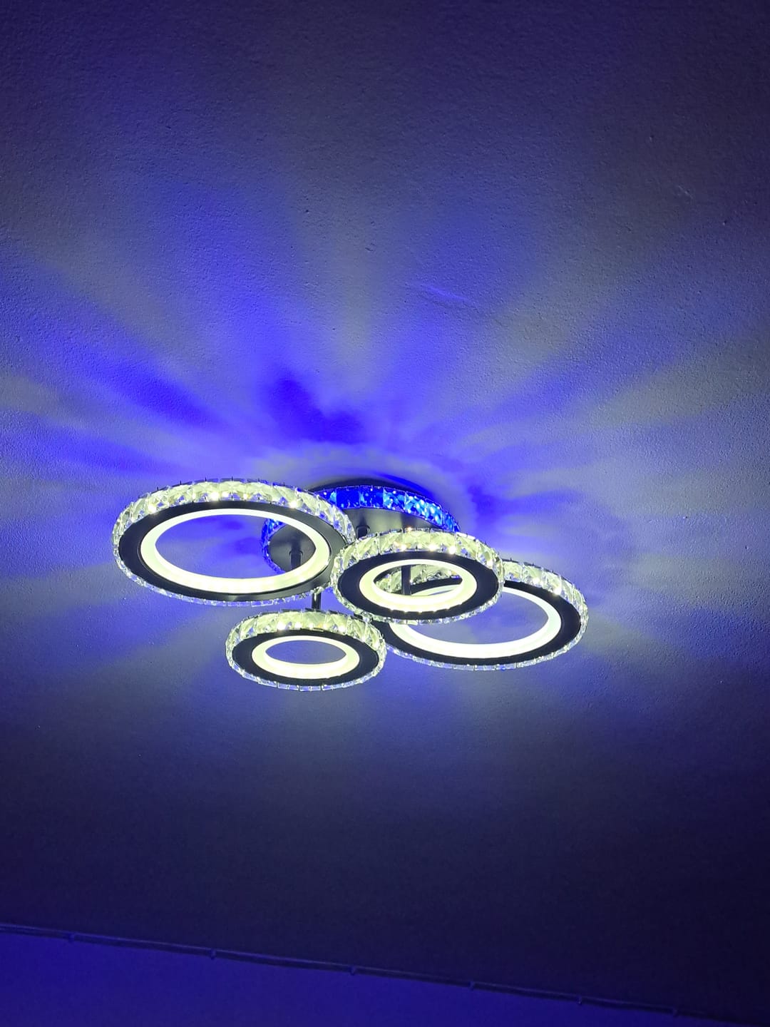 Customer photo review of Lustra LED 4 CIRCLE Cristal Black RGB Echivalent 500W Telecomanda
