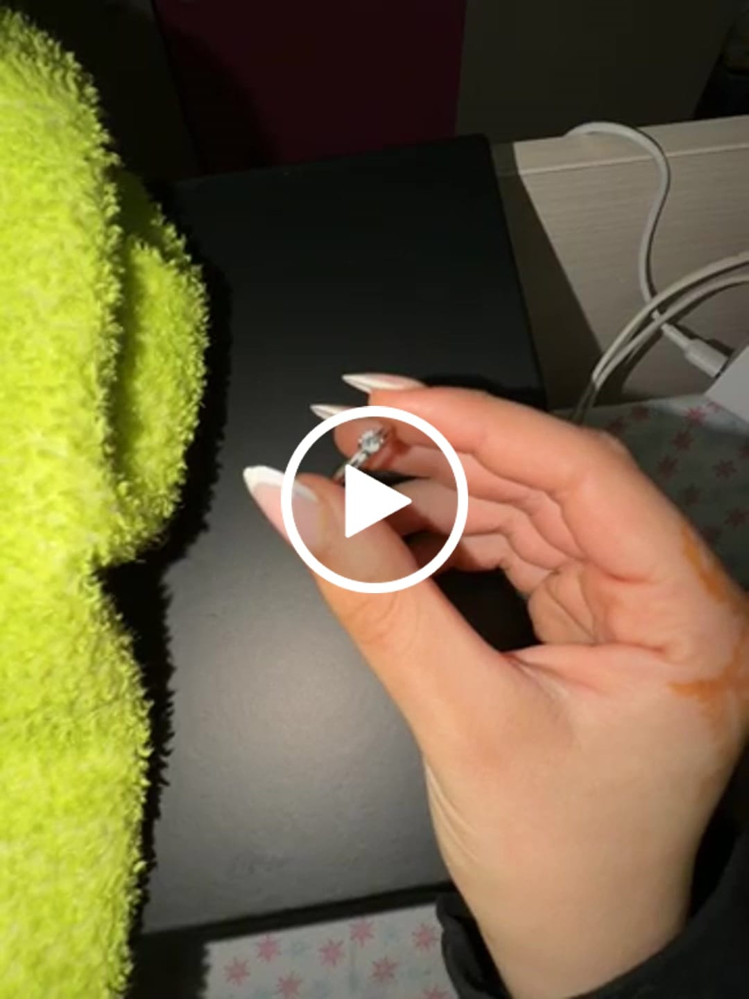 Customer video review of Anillo Circonita Solitaria