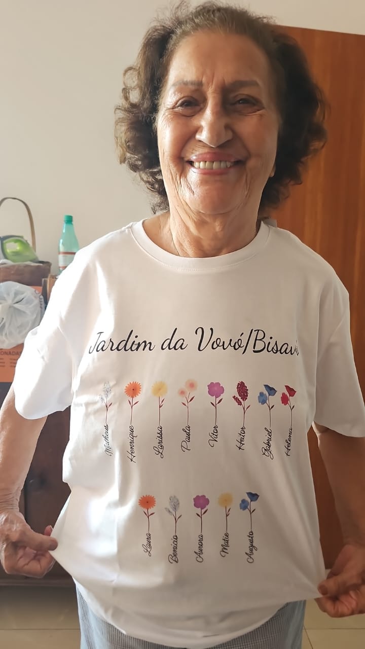 Customer photo review of Camiseta Personalizada Jardim da Vovó - BRANCA - Algodão 100%