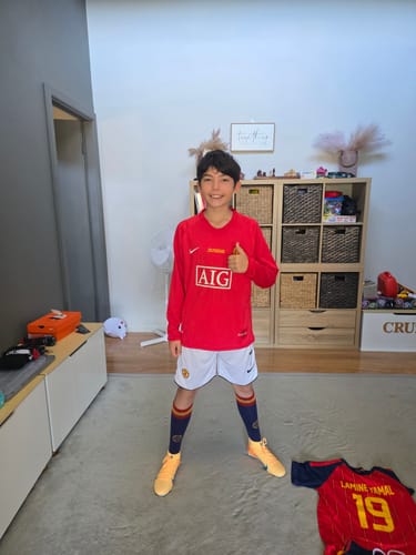 Customer photo review of Cristiano Ronaldo 7 - Manchester United 2008 Final Red Long Sleeve Kit Jersey Trikot Maillot KinderTrikot Soccer Shirt