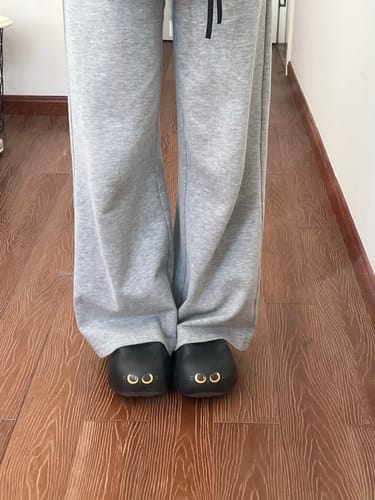 Customer photo review of Bread Kitten Slippers