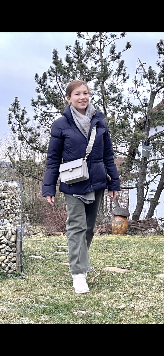 Customer photo review of VALDA - TAUPE
