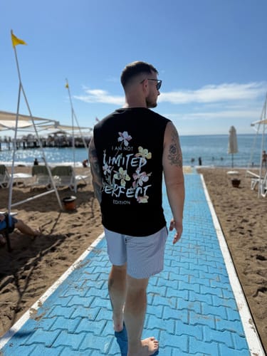 Customer photo review of Not Limited – Perfect Edition - Sleeveless Oversized Tee
