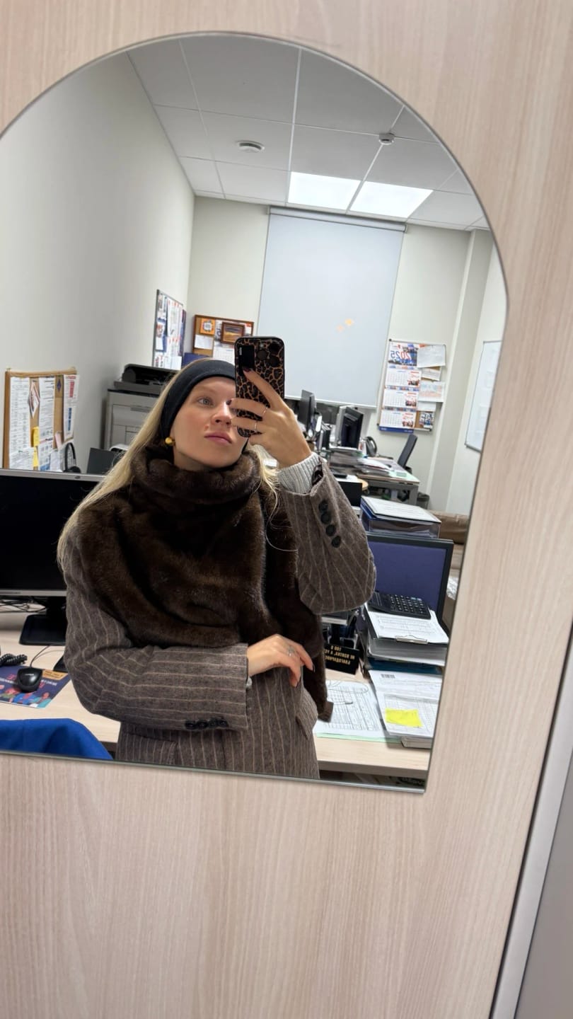 Customer photo review of Ivonne Faux Fur Turtleneck Vest