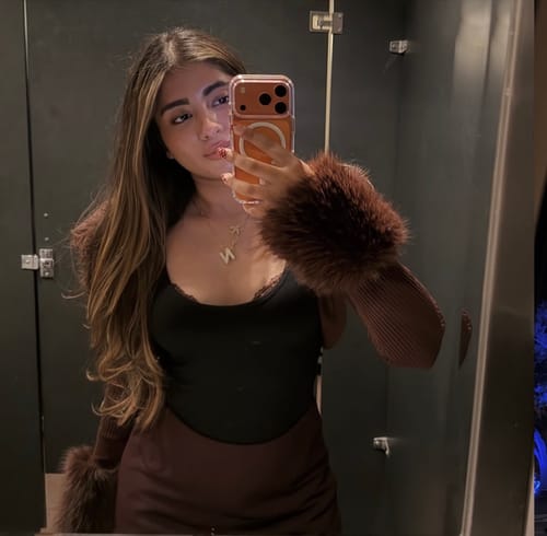 Customer photo review of Anti Yellow Magsafe Transparent Clear Case - Iphone 17 Pro Max