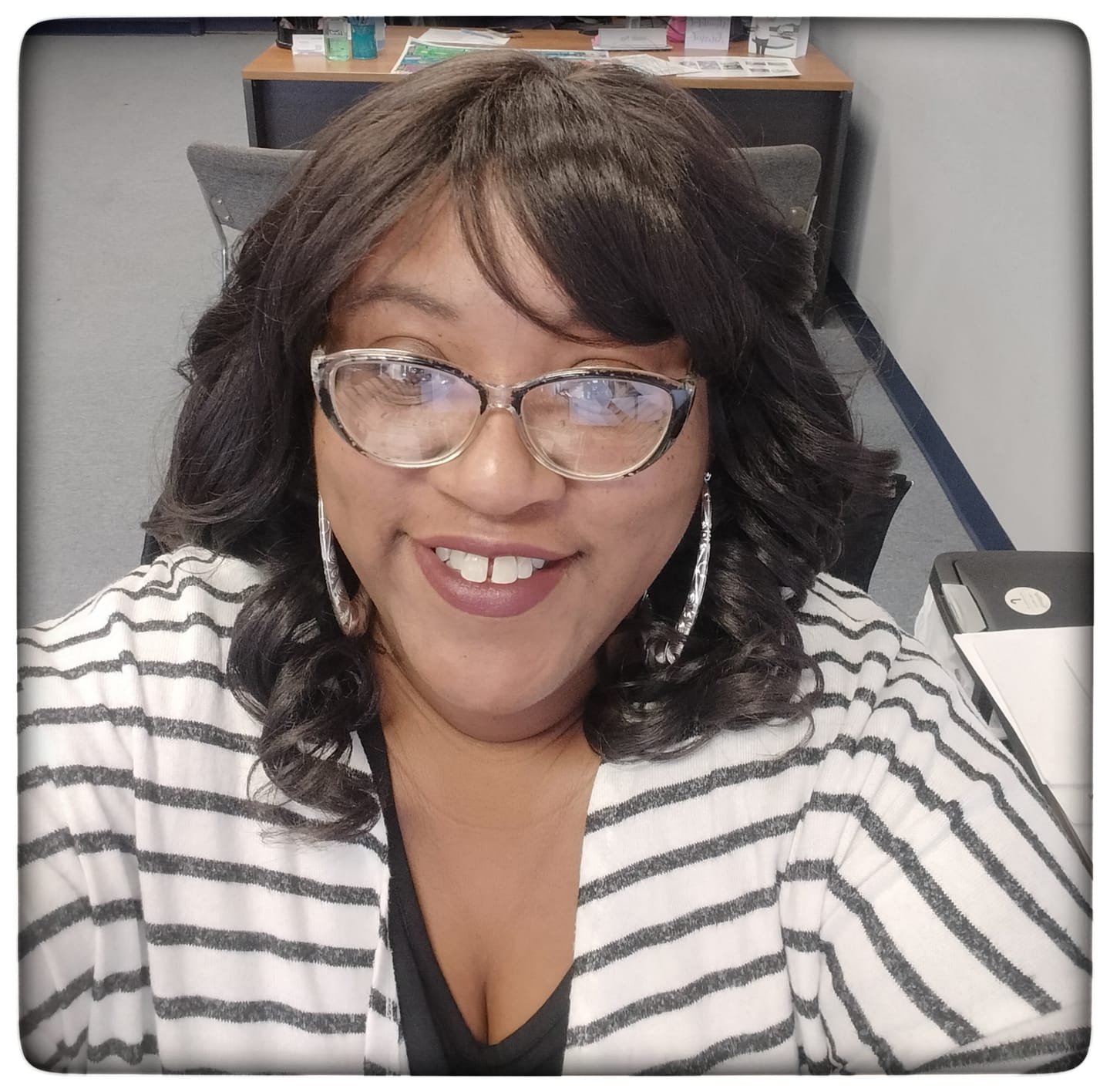 Customer photo review of Sensationnel Glamzy Glueless HD Lace Crown Wig –  TINSY