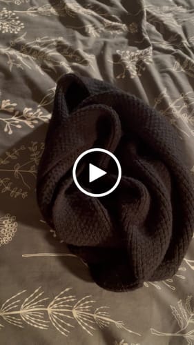 Customer video review of Noelle Infinity Scarf - Black