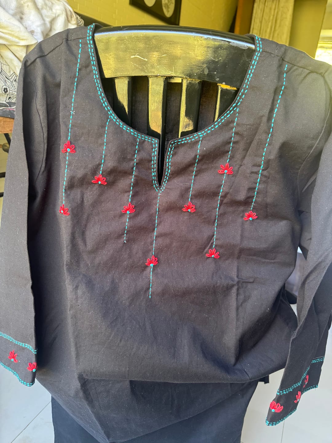 Customer photo review of Women Black Airy Linen Mid Thigh Length Kurta