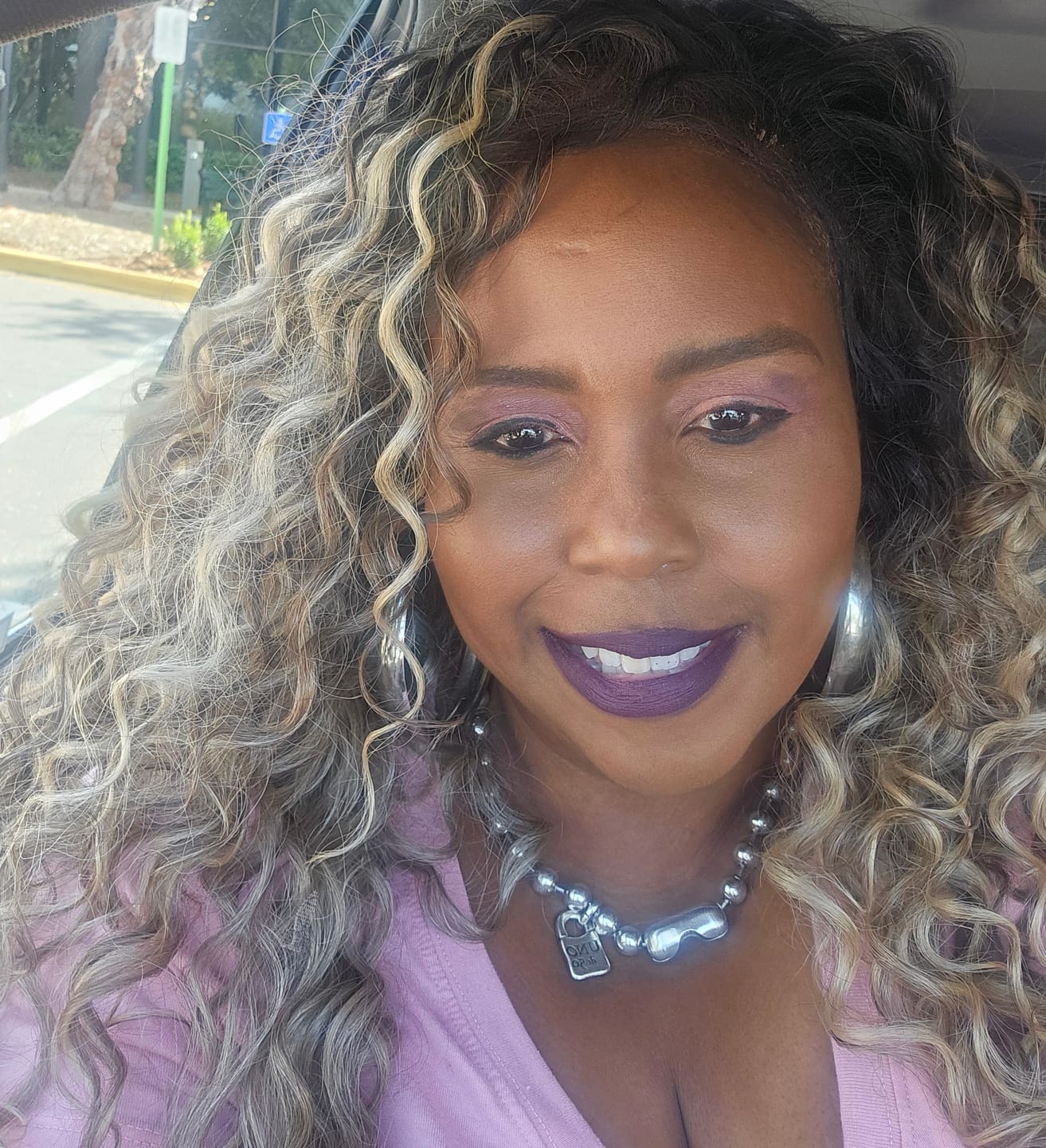 Customer photo review of Outre Perfect Hairline True Frontal Glueless Fully Hand-Tied 13x6 Pre-Shaped HD Lace Front Wig - PEAK 703