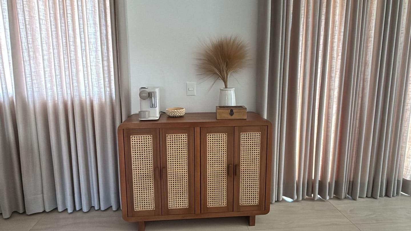 Customer photo review of Buffet De Madeira Maciça Lapa Com Portas Em Palhinha Indiana Natural E Quinas Arredondadas