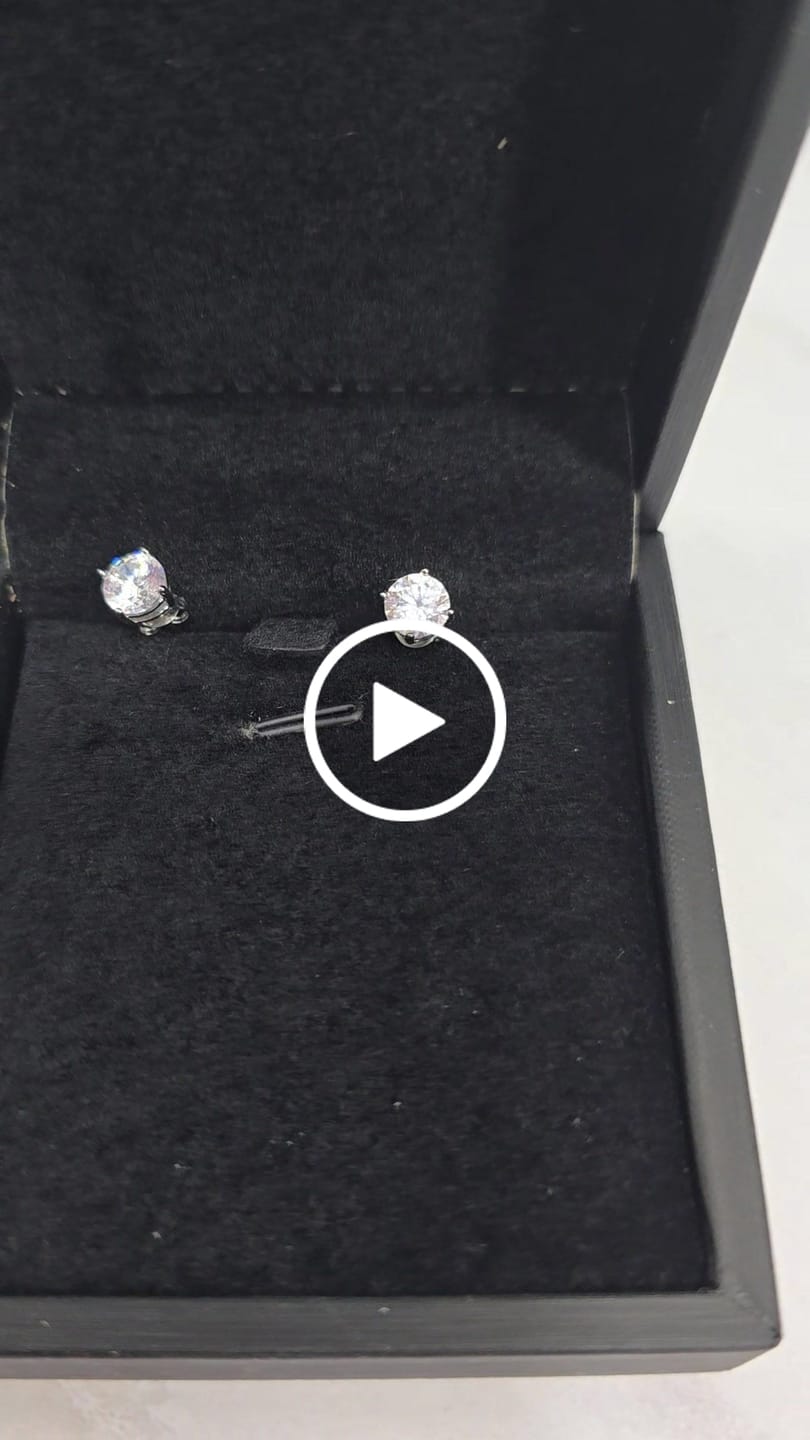 Customer video review of 🎁 Free 18k White Gold Earrings