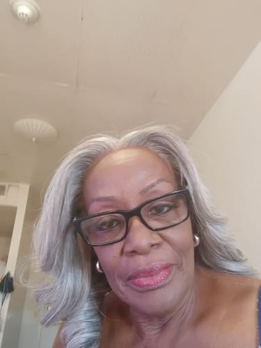 Customer photo review of Luvwin 13x4 Salt & Pepper Casual Wave Glueless Bob Wig 100% Human Hair